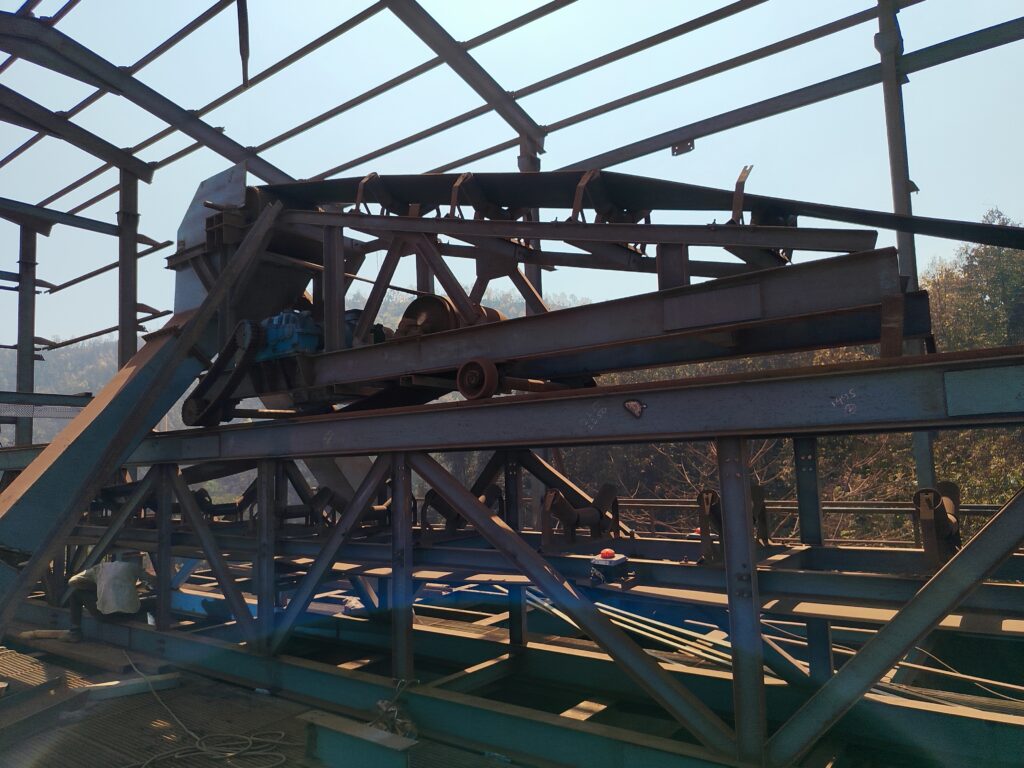 Tripper car to discharge Coal in 5 Storage Hopper.