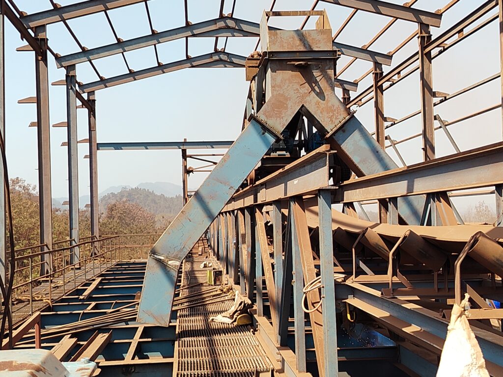 Tripper car to discharge Coal in 5 Storage Hopper